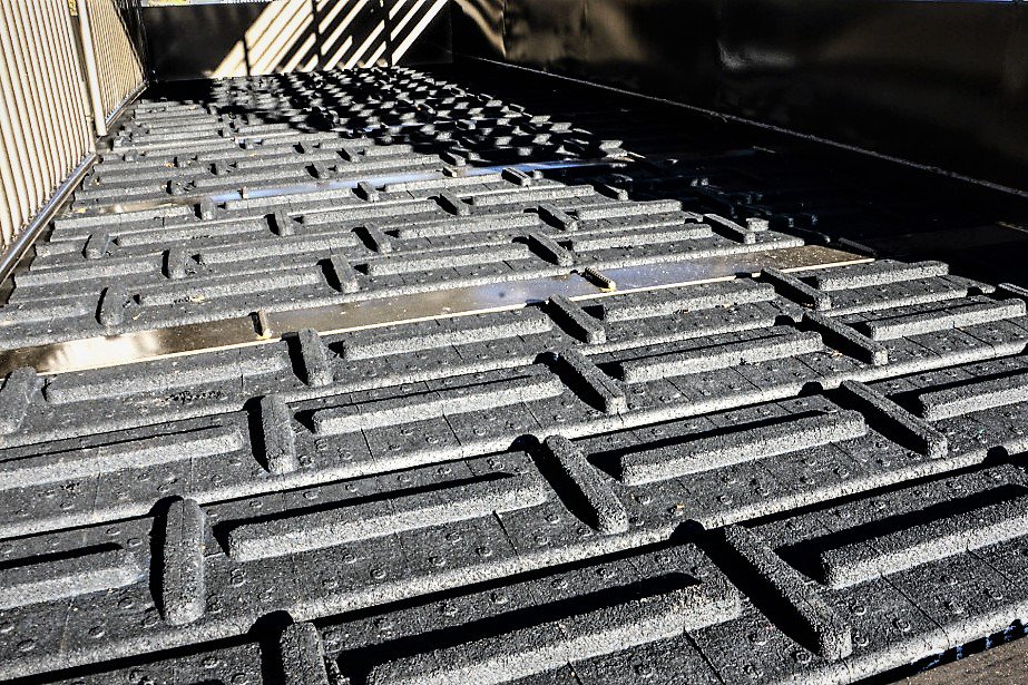 ShelbyFlooring's tweet photo. Shelby Lug Cleat Livestock Flooring OFTEN IMITATED BUT NEVER DUPLICATED #livestock #BEEF #Trailer #MADEinUSA #recycled #Livestocktrailer #livestocktrailer #Shelbyflooring #horse #Cattletrailers #Rubberboards #AMERICANCOWBOY #WORKINGCOWBOY https://t.co/4AkMLNOoK7