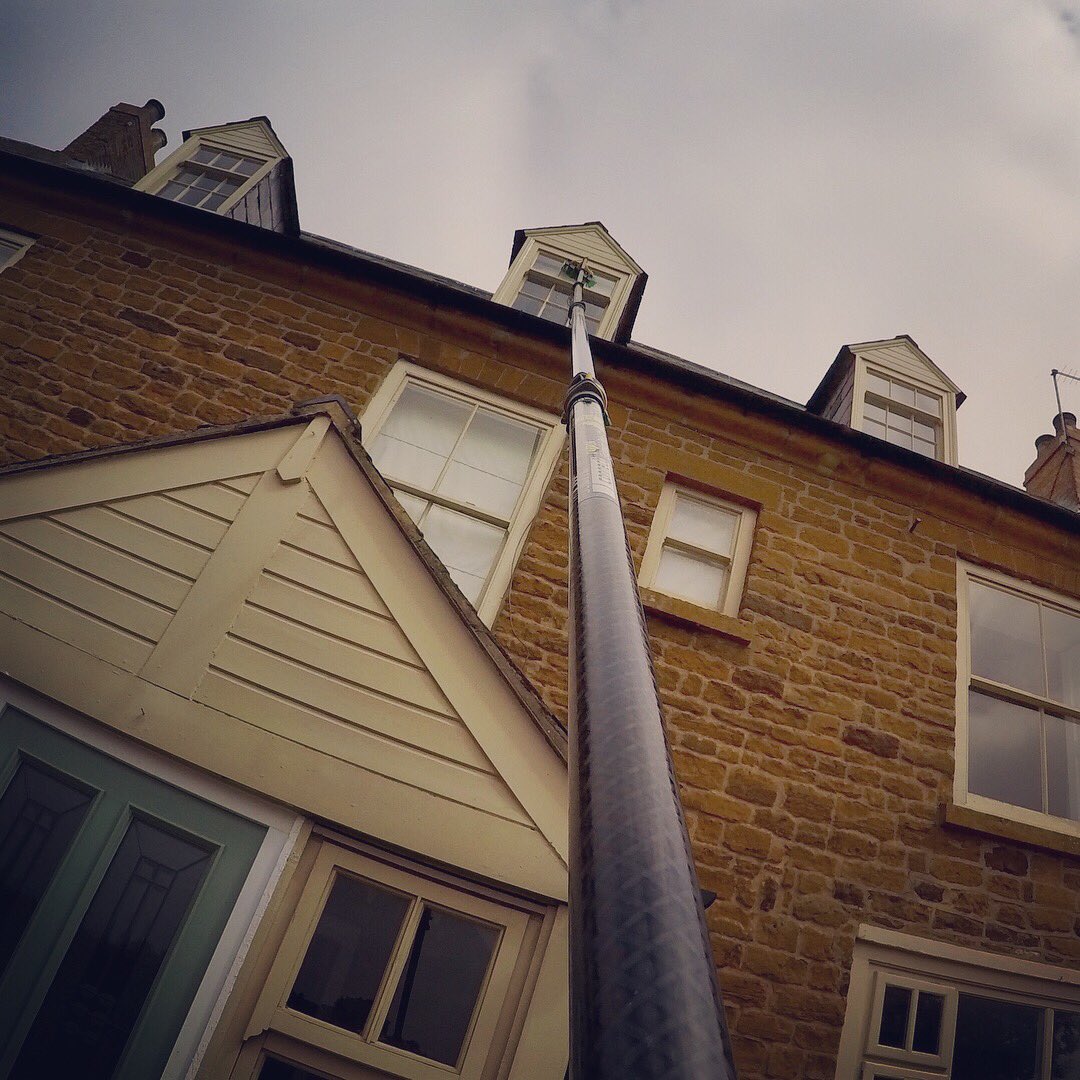 First time clean on this refurbished farmhouse using @UngerUK #hydropower and #nLite #himod pole 💦😃👍🏼 #windowcleaning #purewater #polesystem #cleaning #northampton #windows #clean #aemackintosh #wcrlife