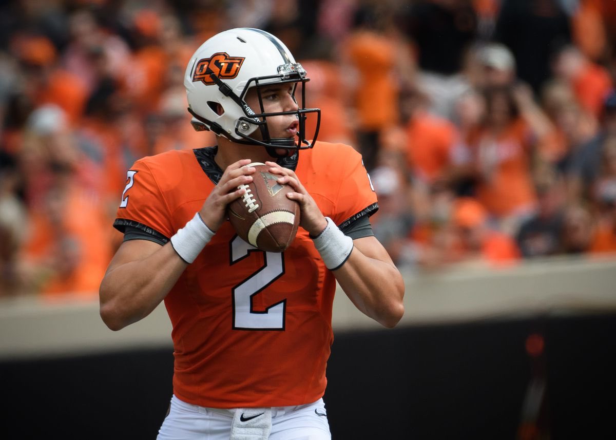 SSN_CollegeFB's tweet image. Which is the better uniform? RT for OkState, Like for Boise State