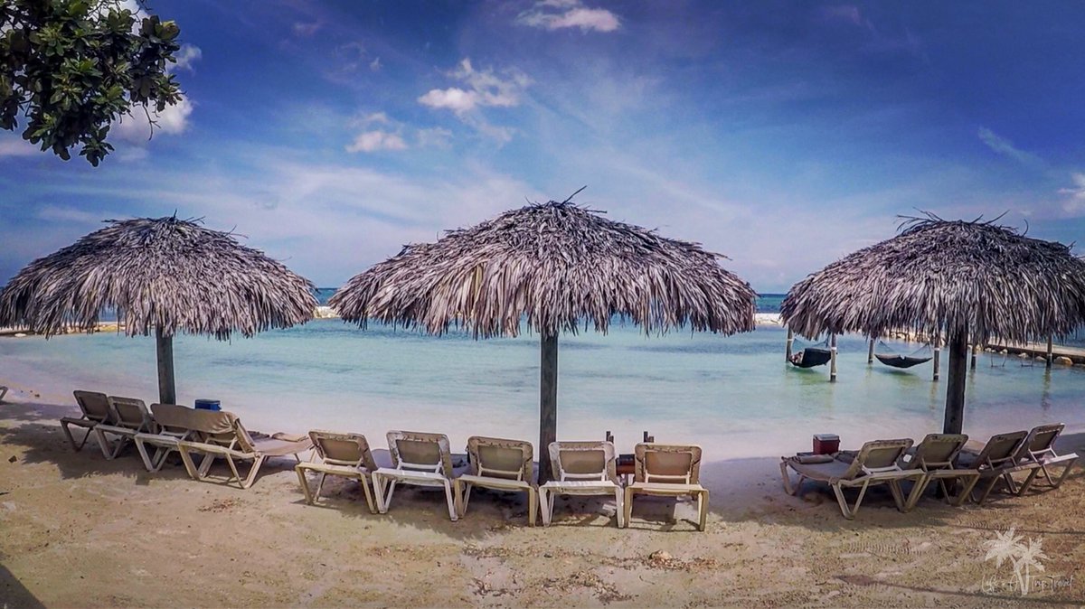 LifesATripTravl's tweet photo. Give me the Sun ☀️, Sea 🌊 & A little Spot just to be... 🏖 #LifesATripTravel #TBT #TGIT @SandalsResorts #SandalsMontegoBay #BeachLife #MontegoBay #Jamaica #OneLoveAgent https://t.co/IF2jt9wjjw