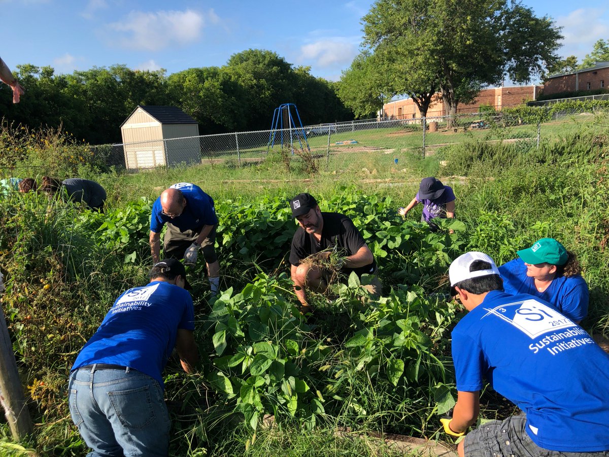 The Si team had such a great time volunteering at PEAS community farm this morning! 😎🌿🌞🌳@PEAScommunity 

#Sustainability #sustainabilityinitiatives #ecofriendly #GoGreen #community