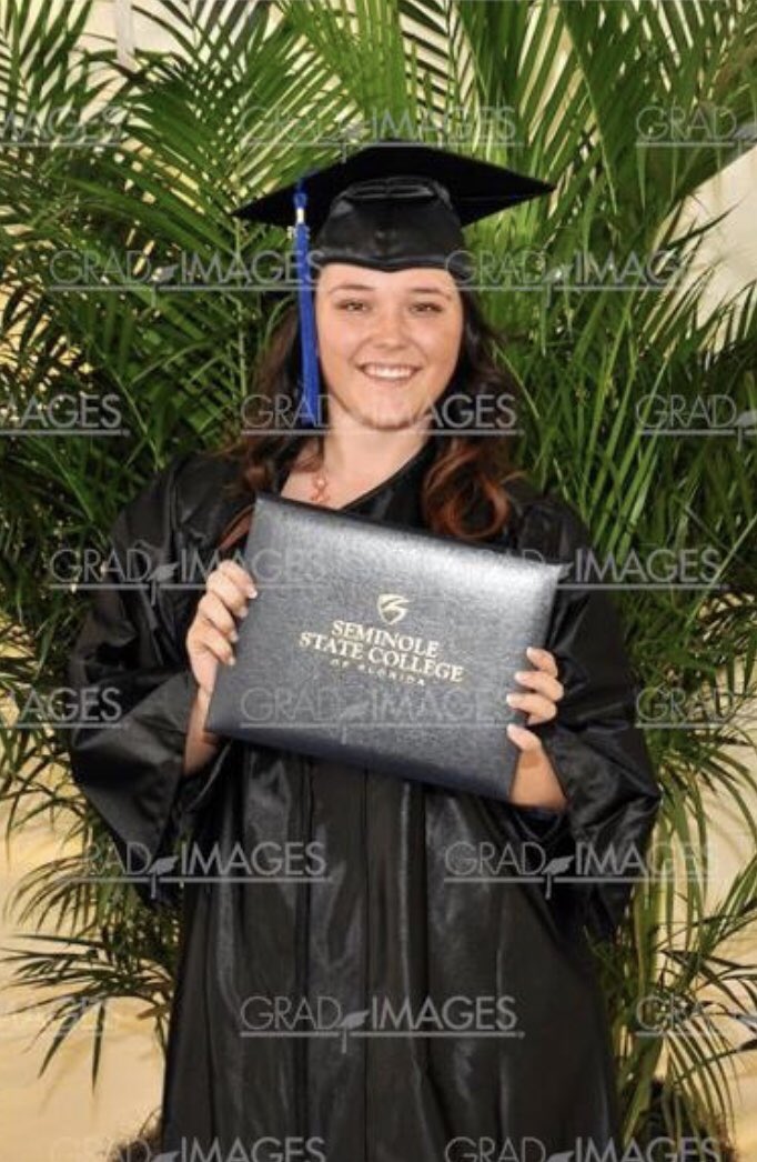 Michaelabethh's tweet photo. Graduation 2015, with my AA only makes me so much more excited for April 2019. Hereβs to the last 9 months, Ready to hit that stage for the third time π©π»ββοΈππ #futureRNbsn https://t.co/dZziAljqSg