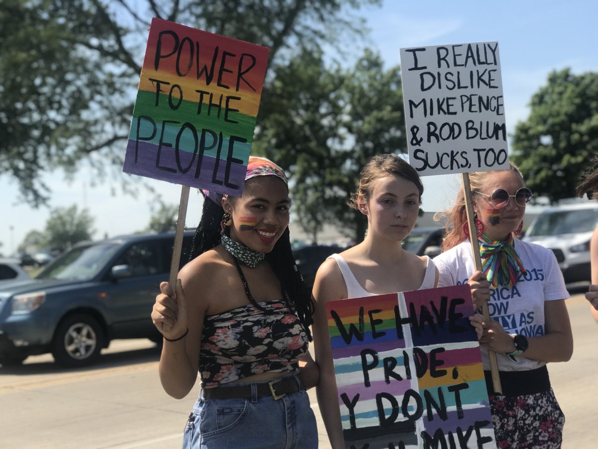 franhswanson's tweet photo. so stoked members of @SASSIowa came out -- they're a #MarchforOurLives local chapter leading the charge in Iowa City to get high school students politically active and excited to VOTE 🙌 https://t.co/bsg1smYtpN