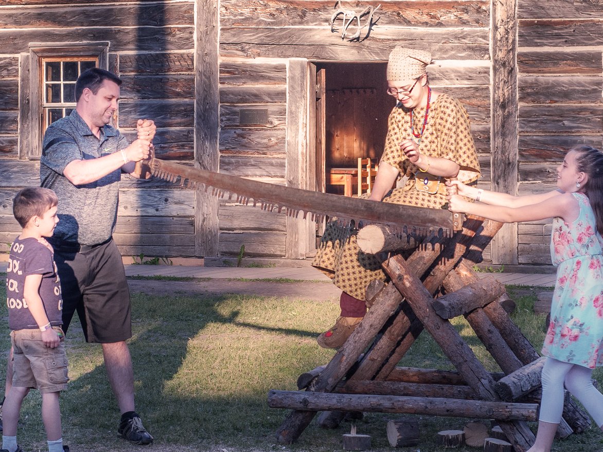 FortEdPark's tweet image. A weekend full of historical challenges awaits you! Challenge Yourself Weekend at the Park is all about putting your skills to the test, from physical strength to talent. Let your competitive spirit thrive and find out if you have what it takes! #yeg #yegevents #yegweekend