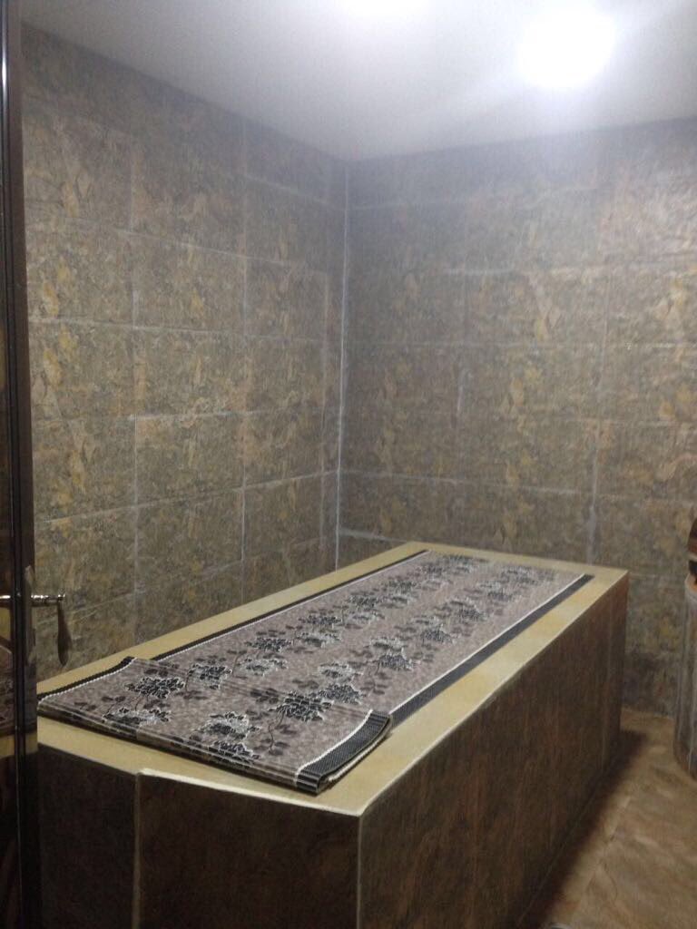 حمام مغربي ياس عربي سبا علي أيدي بنات عربيّات كثير حلو حمام مغربي متل لو بتسويه بالمغرب اهلًا وسهلا بيكم