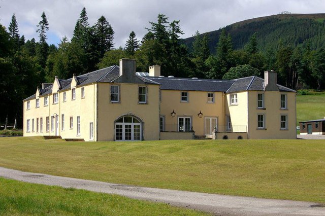 Latest blog: singing at the stunning Novar Estate in Dingwall, Scotland
retrosinger.com/novar-estate-d…
#scotland #vintagesinger #novarestate