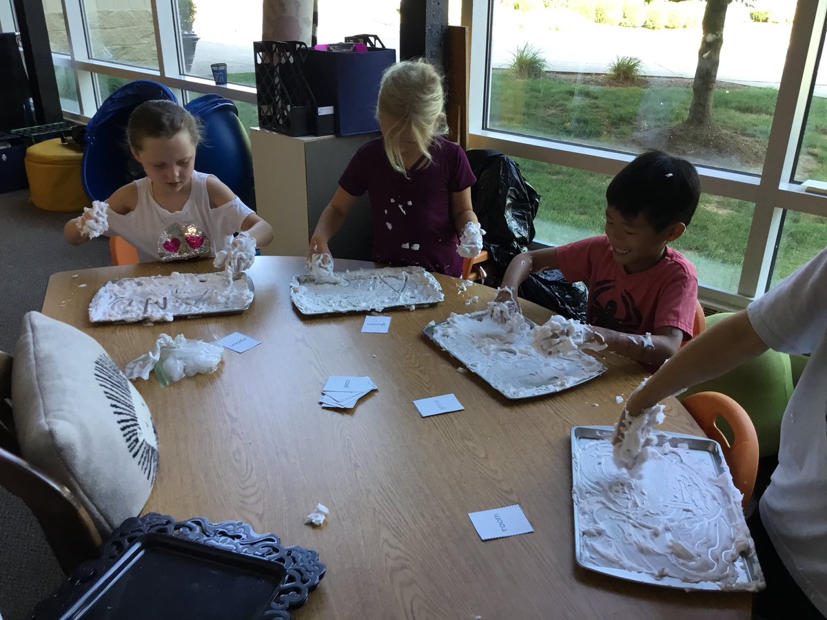 NicoleHubbs1's tweet image. Camp day 4...More reading, letter sounds, word recognition, letter writing and most of all learning with a ball...We had a ball. #campreadalot #shms @sr_jill
