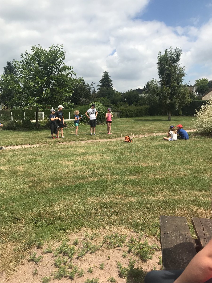 CluzeauN's tweet photo. École ouverte ! Eco-citoyen , apprendre à protéger la nature 😉 
#élèvesinvestis https://t.co/snhX7NqhlR