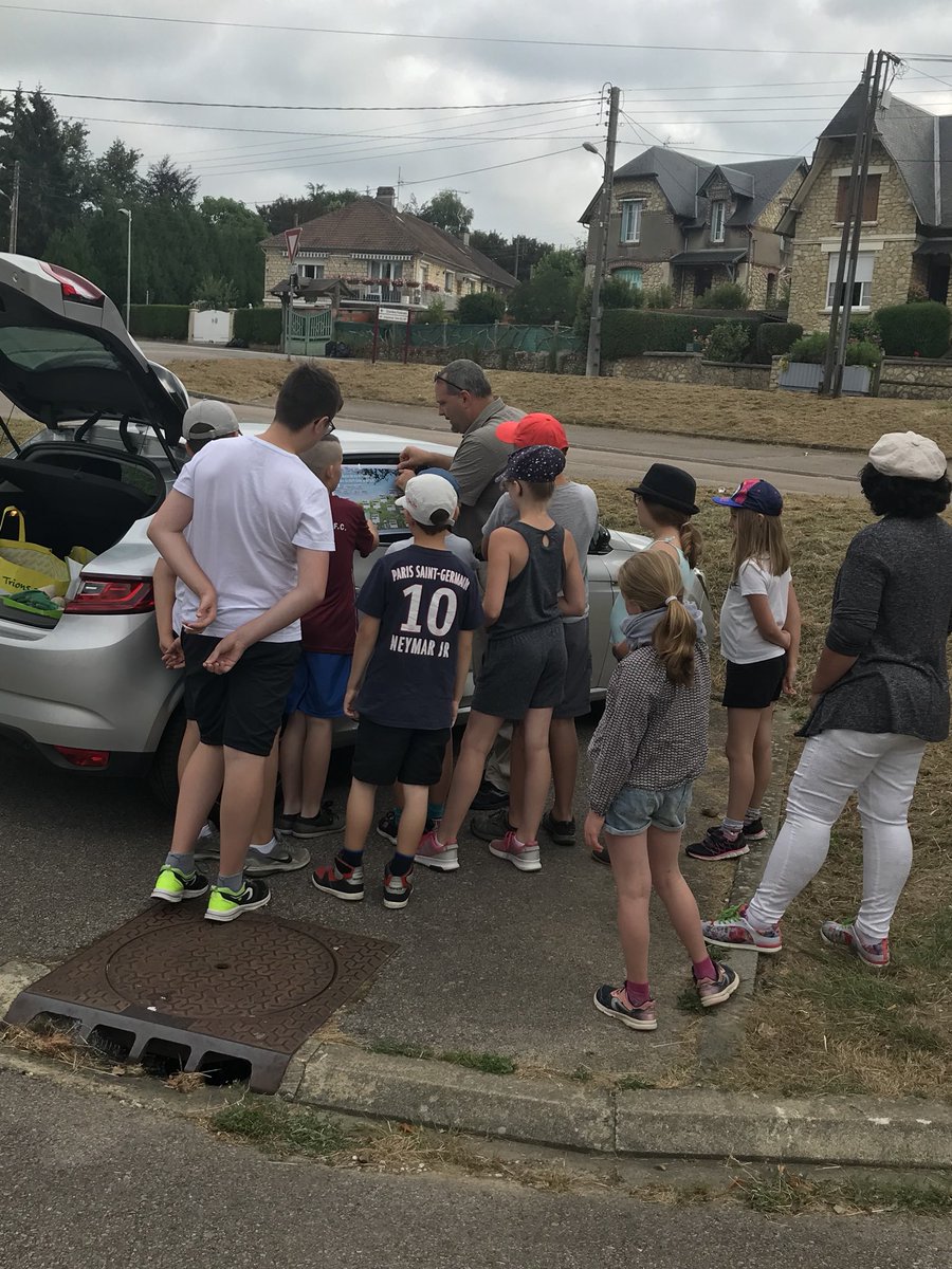 CluzeauN's tweet photo. École ouverte ! Eco-citoyen , apprendre à protéger la nature 😉 
#élèvesinvestis https://t.co/snhX7NqhlR