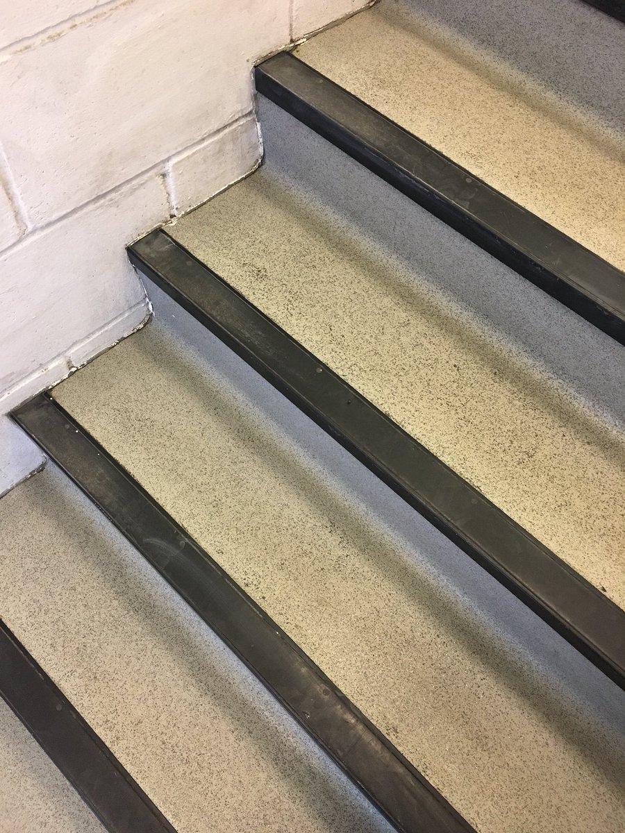 FullfieldFM's tweet photo. @Daveeradicator &amp; @P_e_White doing the business tonight on some tired floors! https://t.co/ujGWuSxPmG