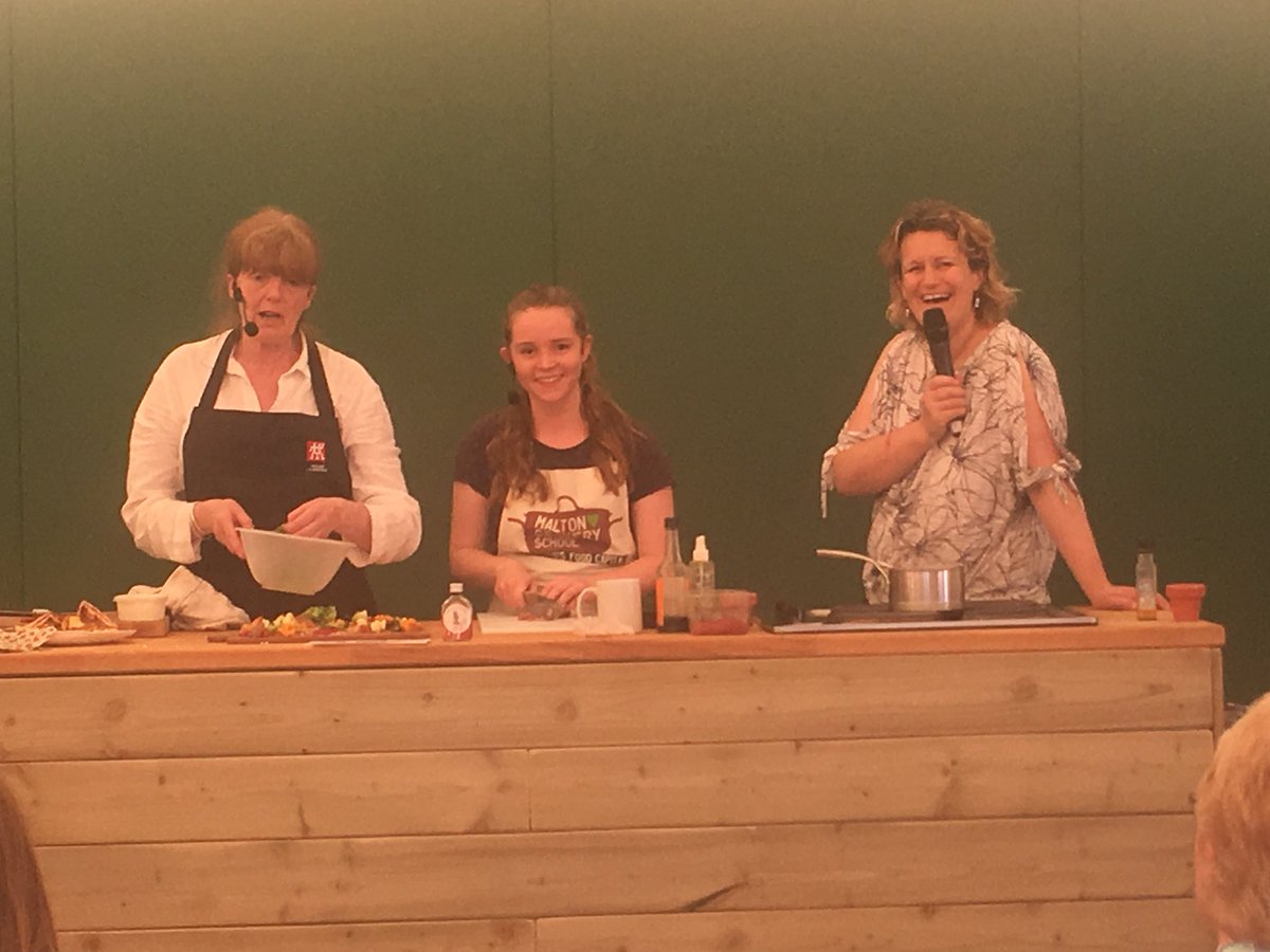 stephaniejmoon's tweet image. @greatyorkshow @bluelioneastwitton @maltoncookery @gillythecook @deb_raw @olifarrar @TheMilestone great food chefs fab day xxx
