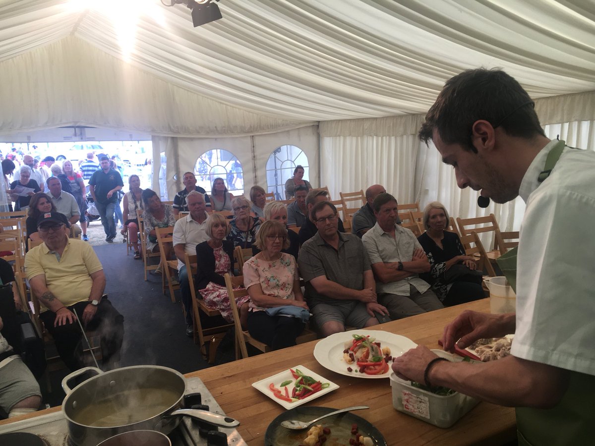 stephaniejmoon's tweet image. @greatyorkshow @bluelioneastwitton @maltoncookery @gillythecook @deb_raw @olifarrar @TheMilestone great food chefs fab day xxx