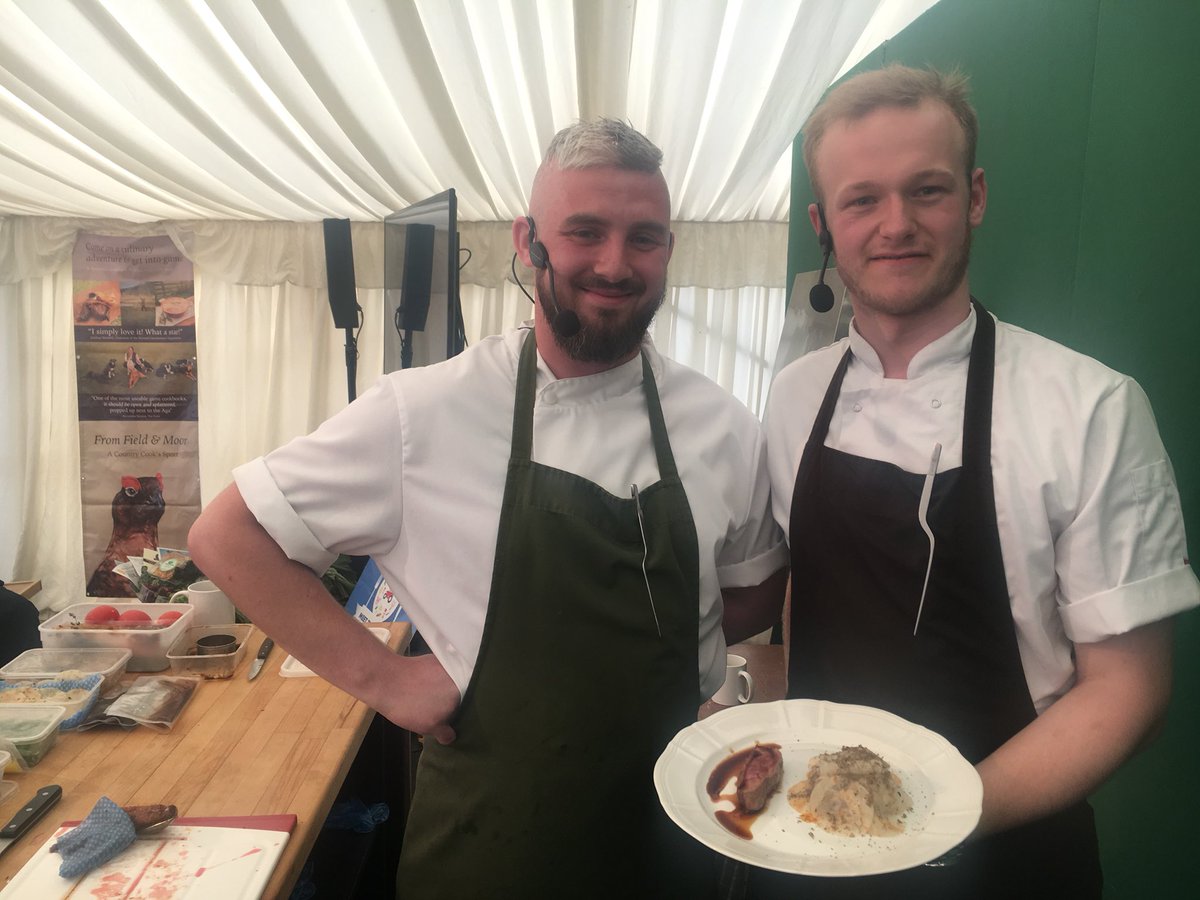 stephaniejmoon's tweet image. @greatyorkshow @bluelioneastwitton @maltoncookery @gillythecook @deb_raw @olifarrar @TheMilestone great food chefs fab day xxx