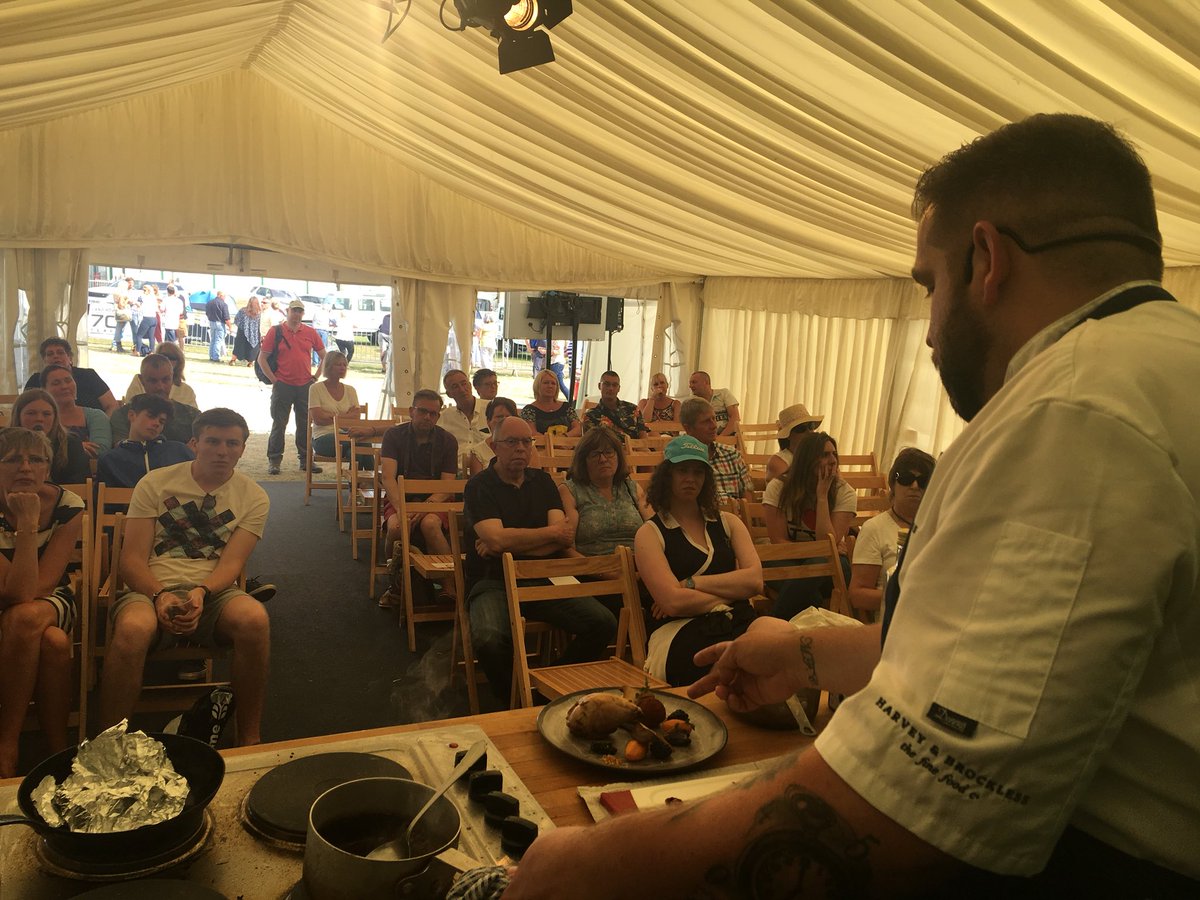stephaniejmoon's tweet image. @greatyorkshow @bluelioneastwitton @maltoncookery @gillythecook @deb_raw @olifarrar @TheMilestone great food chefs fab day xxx