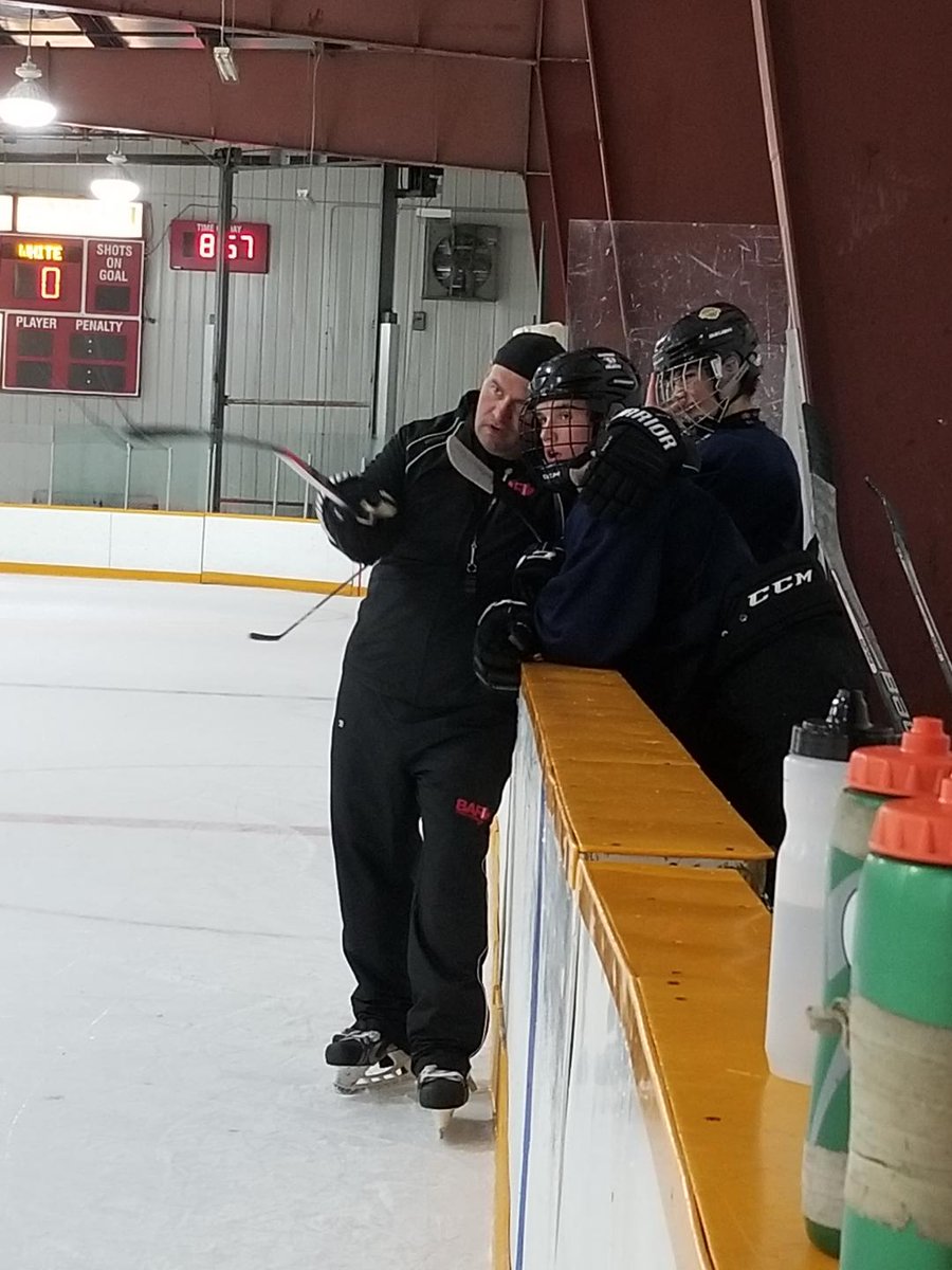 Look...just look at the tapper on this stick! In 2 weeks when they hit your local sports store, you too can have one of these @WarriorHockey bad boys in your hands. #CovertQREdge #GainTheEdge #WarriorVIP