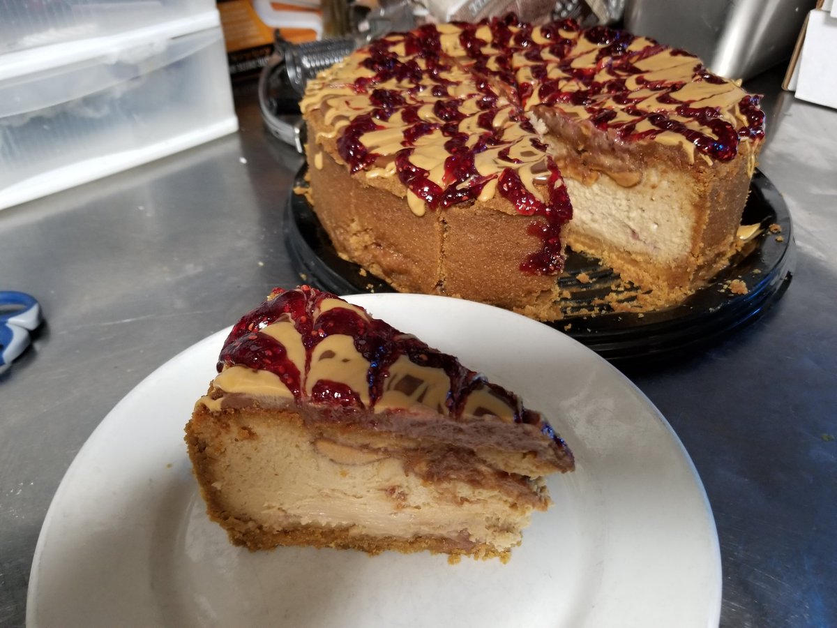 TheRealBakeBoss's tweet photo. This is a Boss Cheesecake! Who wants a slice of peanut butter and jelly cheesecake? @FoodNetwork
#bake #baker #bakeboss #cheesecake #eat #yum #yummy #trending #trend #jelly #peanutbutter #longisland #Emmys #beautiful #sweet #dessert #newyork #wow #summer #summertime #july https://t.co/y1qTPfWgnh