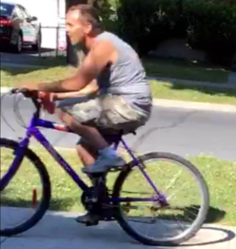 Man on bike wanted in smash and grab @CCPSmedia #CornwallON #theft cornwallnewswatch.com/2018/07/12/man… https://t.co/fC3I76RHs3