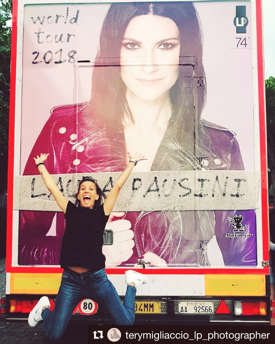 Quando vi penso, vi immagino così!Cuando os pienso, os imagino así!
Grazie a tutti i soci del fan club laura4u.com che oggi mi avete raggiunto da tutta Italia, Francia, Germania, Inghilterra, America ecc...siete nel mio cuore e nella mia voce. #radunopausini2018