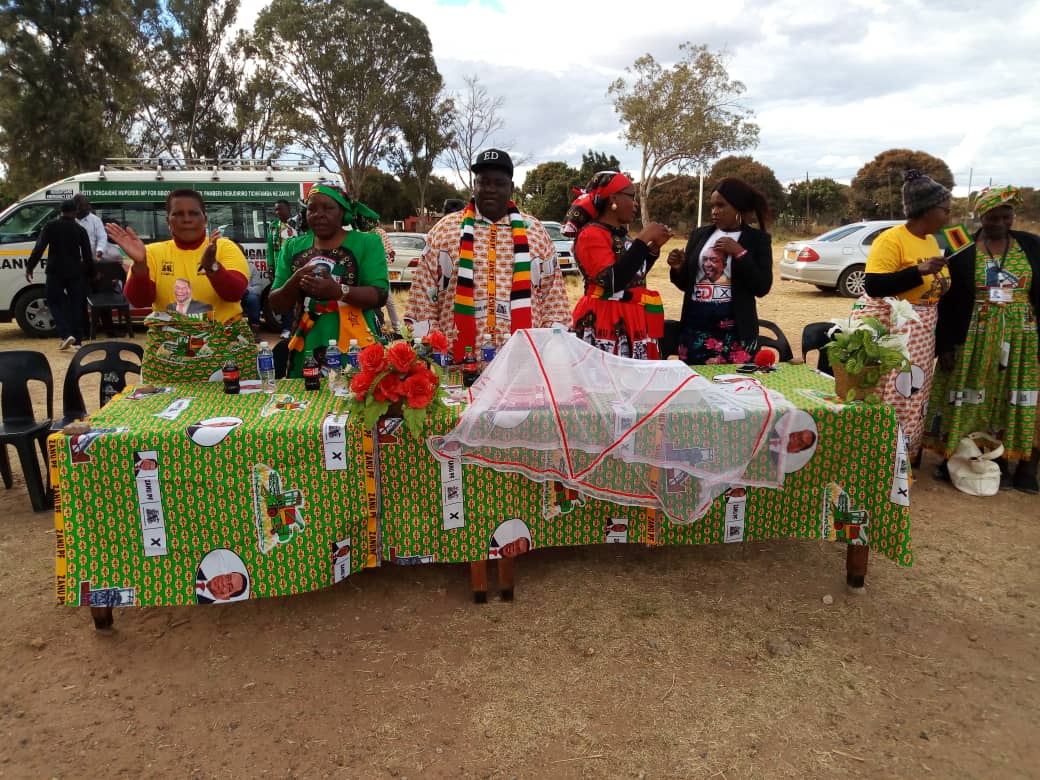 VMupereri's tweet photo. Takatsingirwa nenational womens league Mbizo ward Meeting.  # budirira Mbizo. Ed pfee .Mbizo tatora  @edmnangagwa @edhasmyvote @zanupf_patriots https://t.co/j6NTzkrNsE