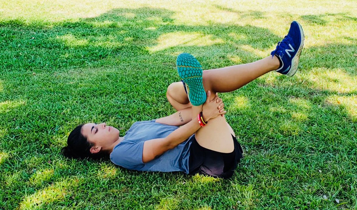 corretureto's tweet photo. La IMPORTANCIA del estiramiento. En orden: psoas, isquiotibial, piramidal y glúteo. 20” en dos o tres repeticiones. ¡Este entrenamiento también es muy importante! 😀💪🏻
#corretureto #trail #entrenamiento #entrenamientoonline #entrenadores #correturetotips #personaltrainer https://t.co/0N7b26jt2I
