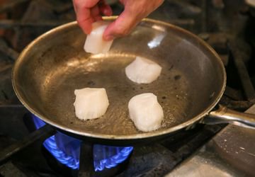kmagyarics's tweet photo. Learn how to make @ChefTimMa showstopping Coconut Risotto Scallops with Thai Basil Ice Cream @kyirisan at home, @dcrefined: https://t.co/CFGDCALVcD #diy #cookingathome #dcchefs #dcdishes https://t.co/wVRF9uCN4d