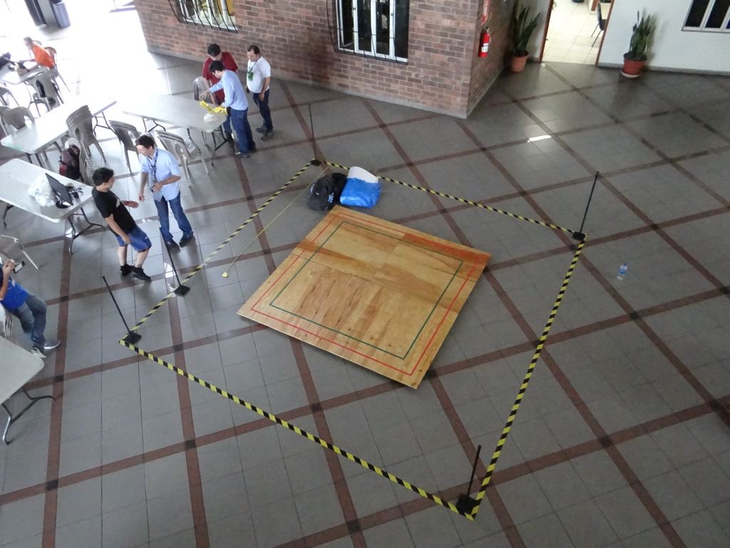 cslucr's tweet photo. Se inicia el armado de la pista para la competencia de robots seguidores de línea en el #ECSL2018, para que los participantes puedan probar sus creaciones. https://t.co/nWn7JvDerb