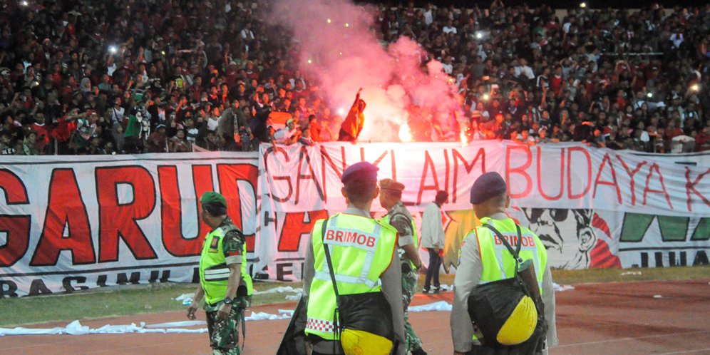 goo.gl/2LRULC - Piala AFF U-19: Indonesia Dikalahkan Malaysia, Suporter Mengamuk