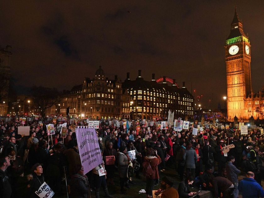 MarkHamill's tweet photo. As complicit treason-weasels in #GOP continue to demagogue our justice system for "another victory notch in Putin's belt &amp; another milestone in our enemies' campaign to tear America apart"-the UK welcomes our illegitimate "President"🇷🇺 to their country.🇬🇧 https://t.co/Wcn1dAismj