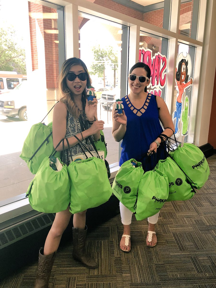 CalgaryParking's tweet photo. It’s #CPACow giving away time! Find us on Stephen Ave! #yyc #stampede2018 @downtowncalgary https://t.co/NJQDTkrvSE