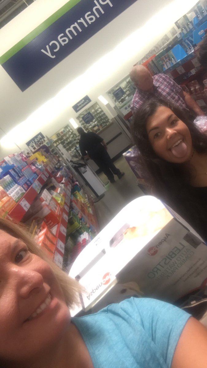 chekuhn's tweet photo. Shopping Selfie #LGHS_HCS #lghssummerselfiechallenge #peeppapaintheback https://t.co/s84fXTaTQZ