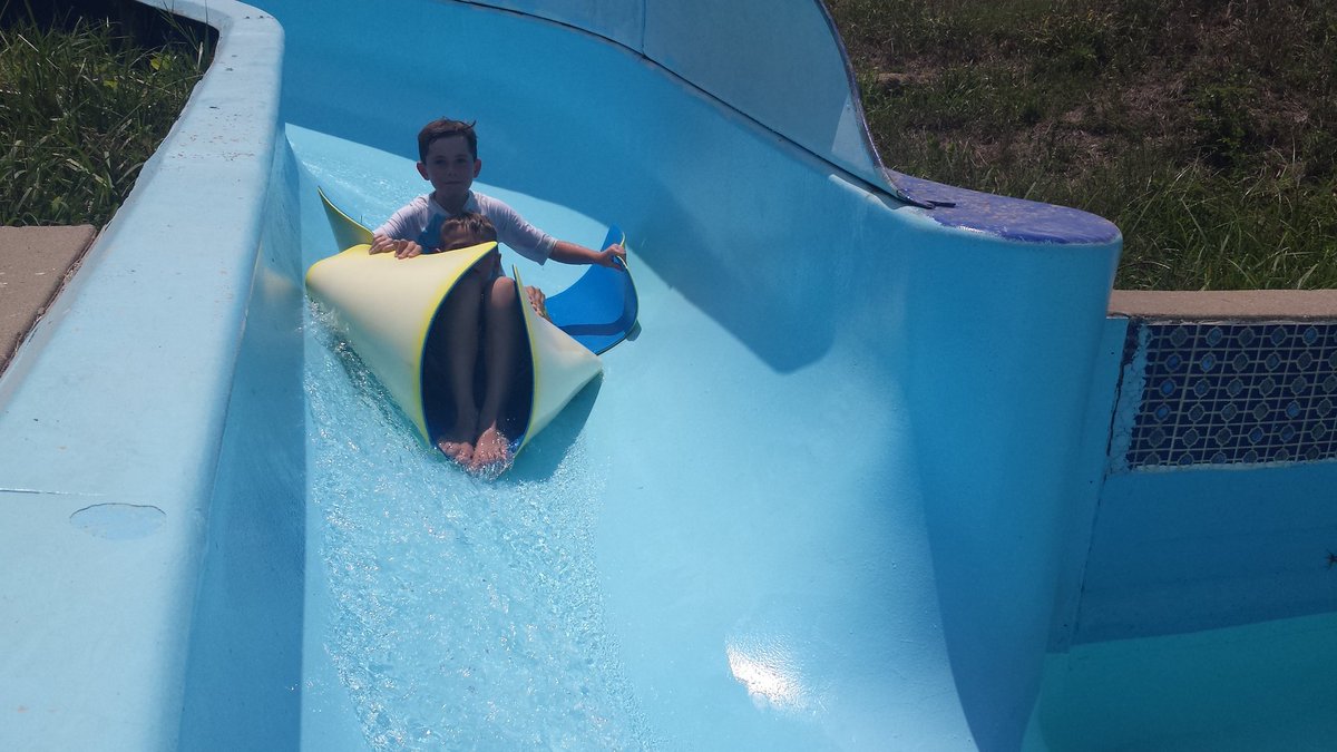 YouthfrontCamp's tweet photo. It's a bee-you-tee-ful afternoon for the Waterslide! #yfcampwest #session6b #ZaneyZapper https://t.co/qYep1qEEAX