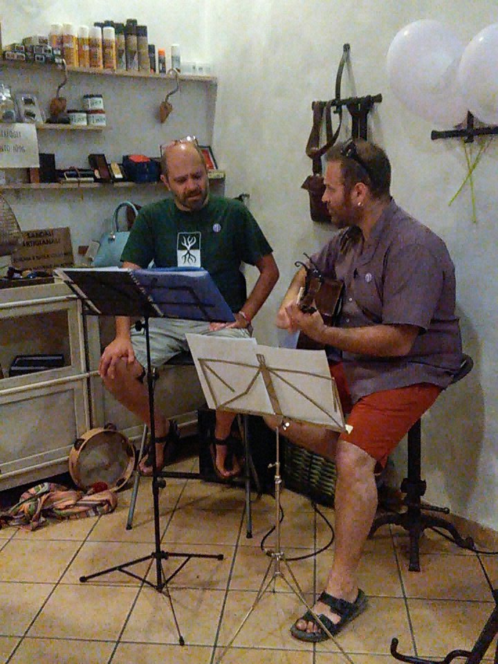 offdelcalzolaio's tweet photo. Live!
#nottelilla2018 #lofficinadelcalzolaio #isolagaribaldi https://t.co/Cz2bWDMZ3u
