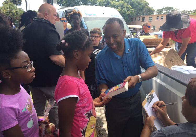 SecretaryCarson's tweet photo. Books opened more doors for me than anything else in my life. That’s why I’m excited to join the Sarasota Housing Authority and the local police force for their annual book distribution event here in @CityofSarasota https://t.co/bc1h5E9Fnf