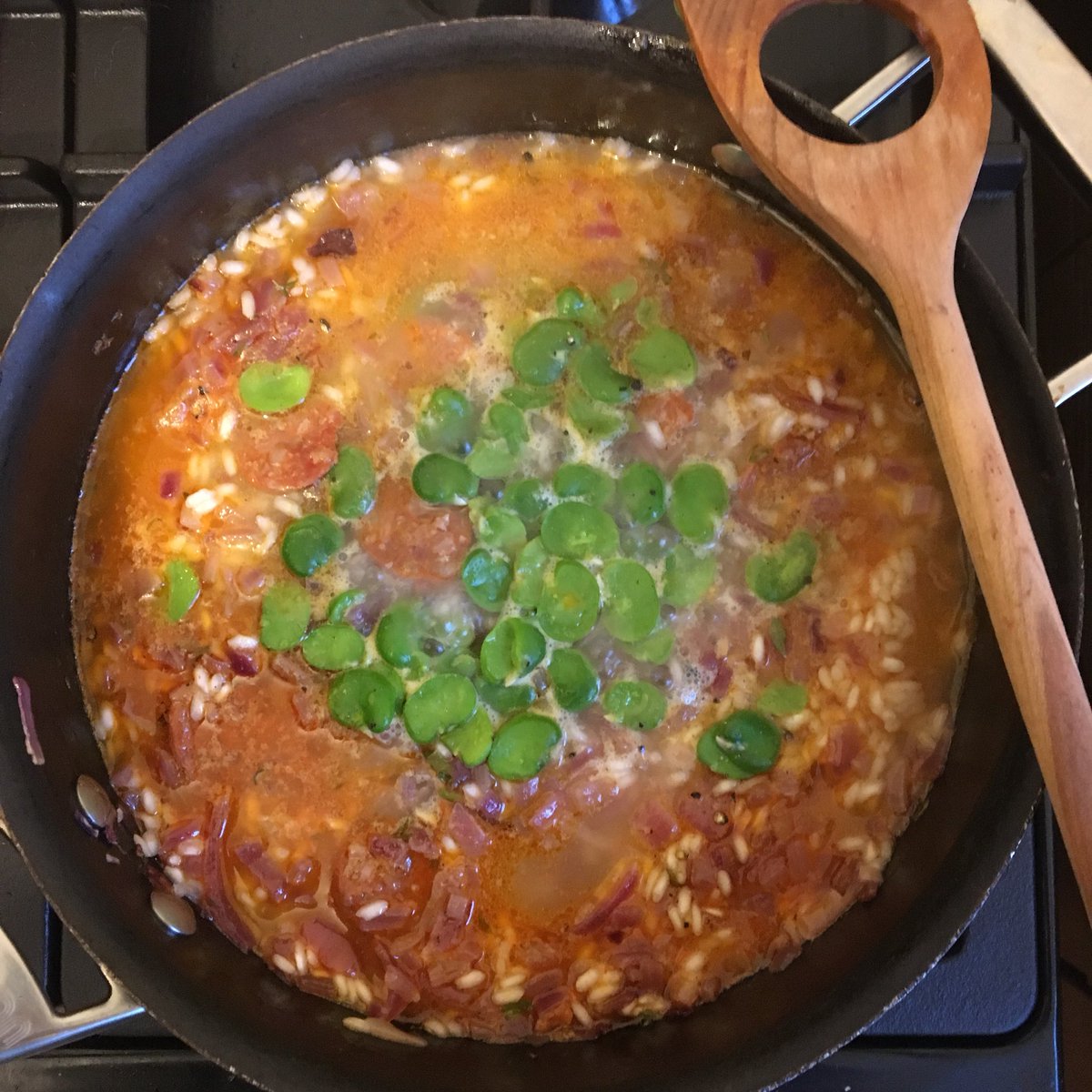 lisasthinks's tweet image. Risotto. Red onion, wine, stock, chorizo. Broad beans, model’s own. Top tea.