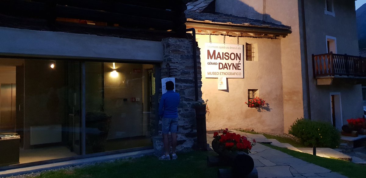 Metti un giovedì sera a Cogne, col maglione addosso ad ascoltare musica con i piedi che sfiorano l'erba. Benedetta sia #MusiCogne