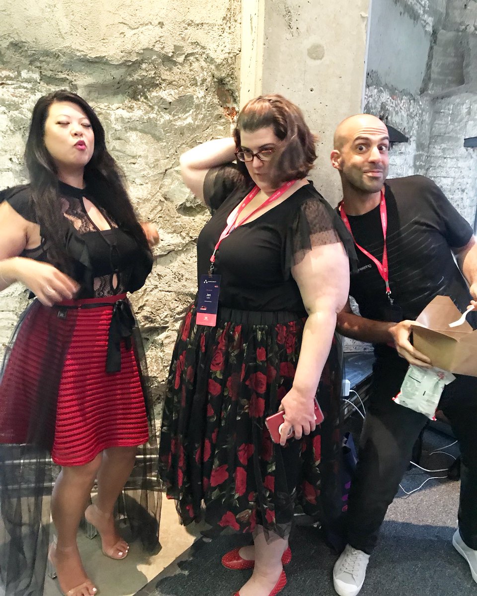 ladyleet's tweet image. This is my fave pic of speaker shenanigans @chainreactconf so far. Thx @rotemmiz // @knittingcodemonkey #chainreact2018 #reactnative #reactjs