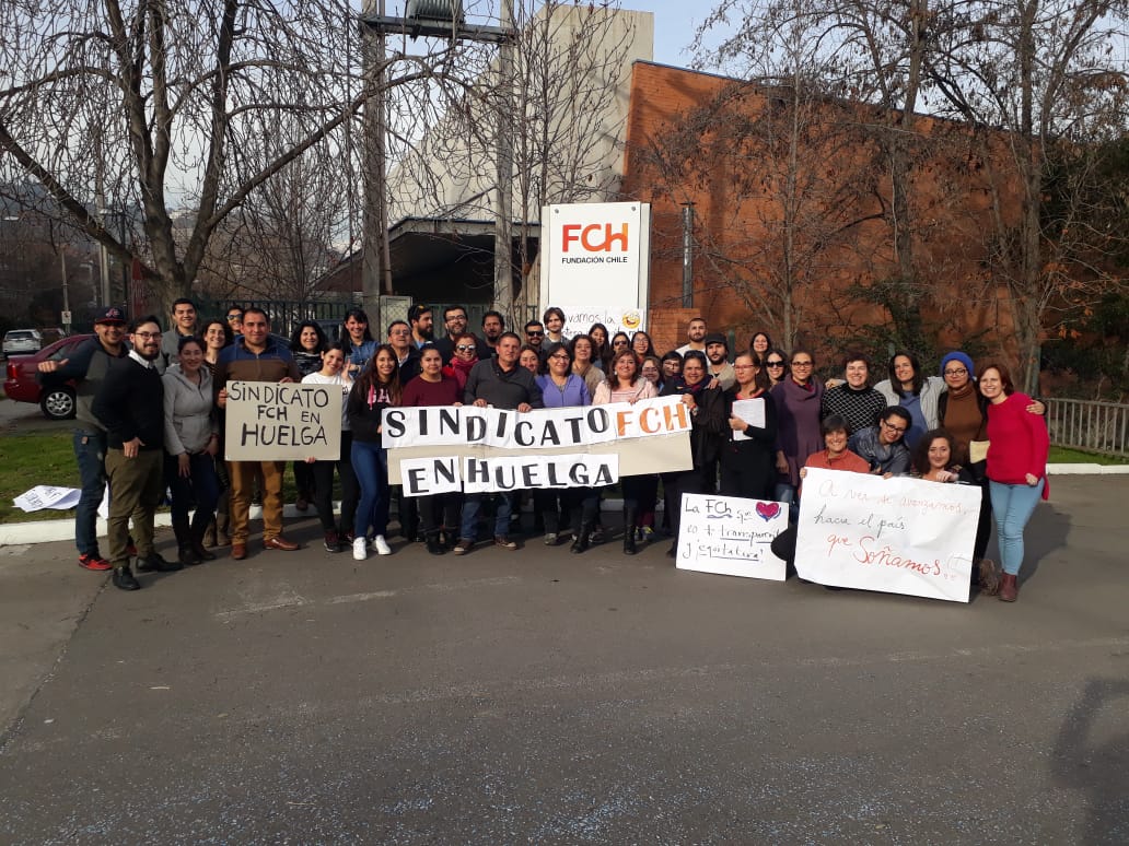 sindicato_fch's tweet photo. Sindicato Nacional de @fundacionchile en huelga legal. Negociando siempre en el mejor clima de diálogo #FCHenhuelga https://t.co/40B16rZPgn