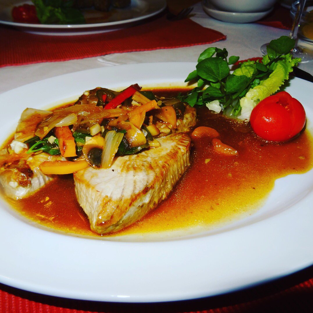 Grilled tuna steak Madeira style 😋

#prEATator #eat #eating #food #foodpic #foodblog #foodporn #foodlover #foodblogger #foodstagram #yummie #yummyfood #tasty #tastyfood #fresh #delicious #homemade #meat #bbq #fish #tuna #madeira #portugal #tunasteak