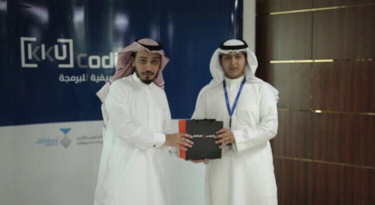 عندما يتعب الإنسان ثم يرى ثمرة ما عمله يتذكر الآخرة فهو يسعى في الدنيا ثم يجني في الآخرة ما سعى له. اللهم إنا نسألك الجنة لنا ولمن جمعنا في #المدرسة_الصيفية_للبرمجة<a href="/KKUcoding/">KKUcoding</a> <a href="/alialgarwi/">د.علي آل قروي</a> #kkucoding