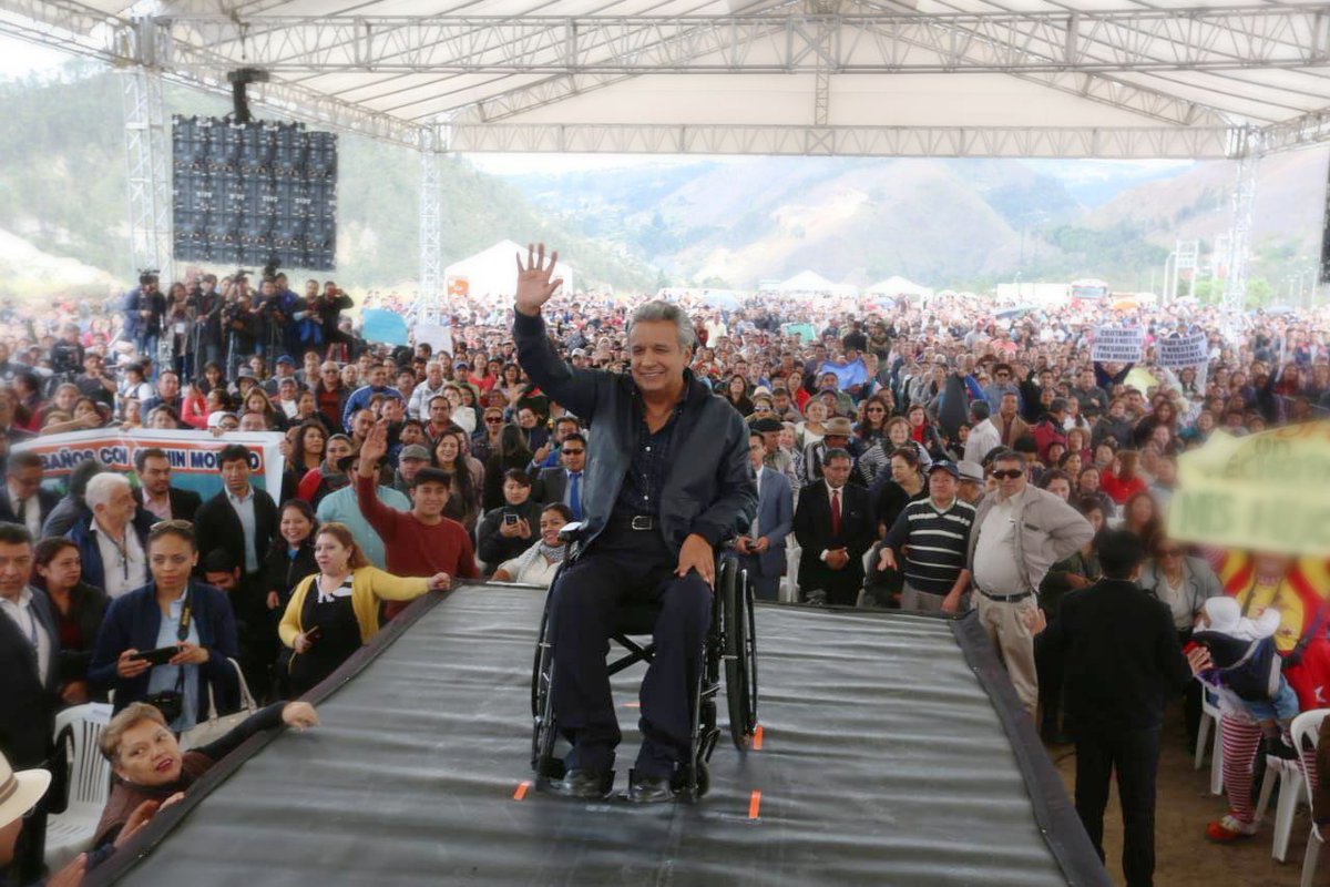Lenin's tweet photo. Entregamos la ampliación y reconstrucción de la vía Cuenca-Azogues-Biblián.
¡500 mil personas se benefician directamente!
Así impulsamos el crecimiento de Azuay y Cañar, polos de desarrollo ganadero, agrícola, maderero, turístico.
¡Una vía digna del pueblo azuayo y azogueño! https://t.co/SlHeB6XU3n