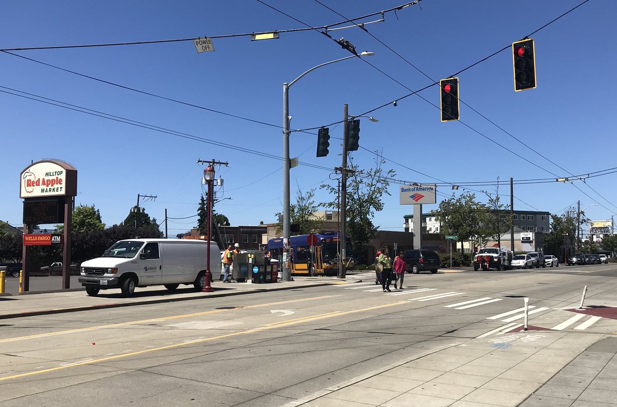 BBABeaconHill's tweet image. First light cycle at Beacon Ave. S. At Lander #Whilewalking #pedestriansafety