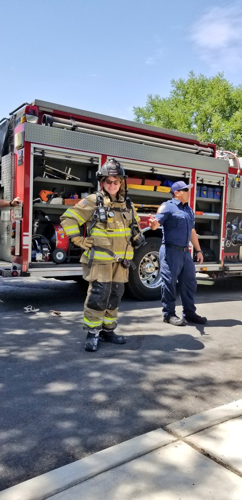 ericphangrath's tweet image. More shots from today's @FresnoFire #firessafety lesson and impromptu #splashfest! @fresnounified #summerschool #summerfun #LoveMyJob @EasterbyE