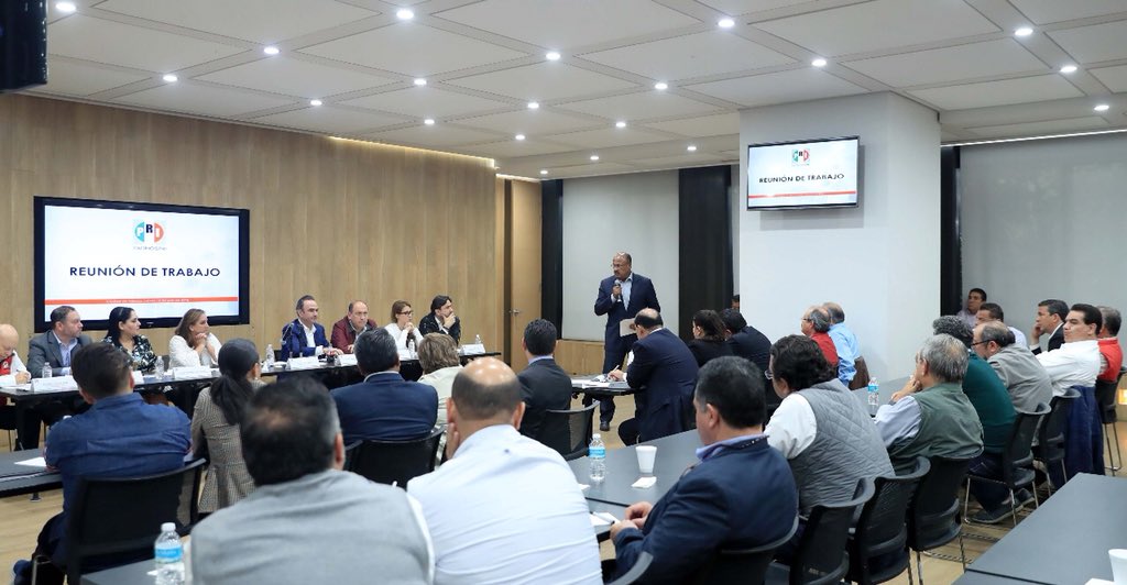 JuarezCisneros's tweet photo. Sostuve una muy productiva reunión con Presidentes de los CDE del @PRI_Nacional, Delegados del #CEN y Comisionados Políticos de cada entidad federativa. Mantengamos la unidad y adaptémonos a la nueva realidad política. https://t.co/dTXWZiiZbr