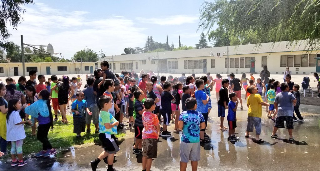 ericphangrath's tweet image. More shots from today's @FresnoFire #firessafety lesson and impromptu #splashfest! @fresnounified #summerschool #summerfun #LoveMyJob @EasterbyE