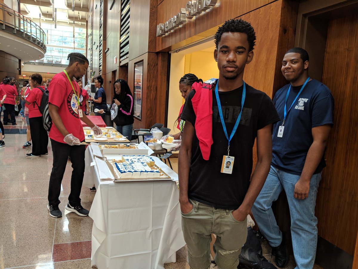 smallsscience's tweet photo. Shout out to our PGATI student assistants! They we're awesome! Special shout out Keith who represented Largo like a boss! #PGATI2018 #largo2k19 https://t.co/xPNGNZpfsr