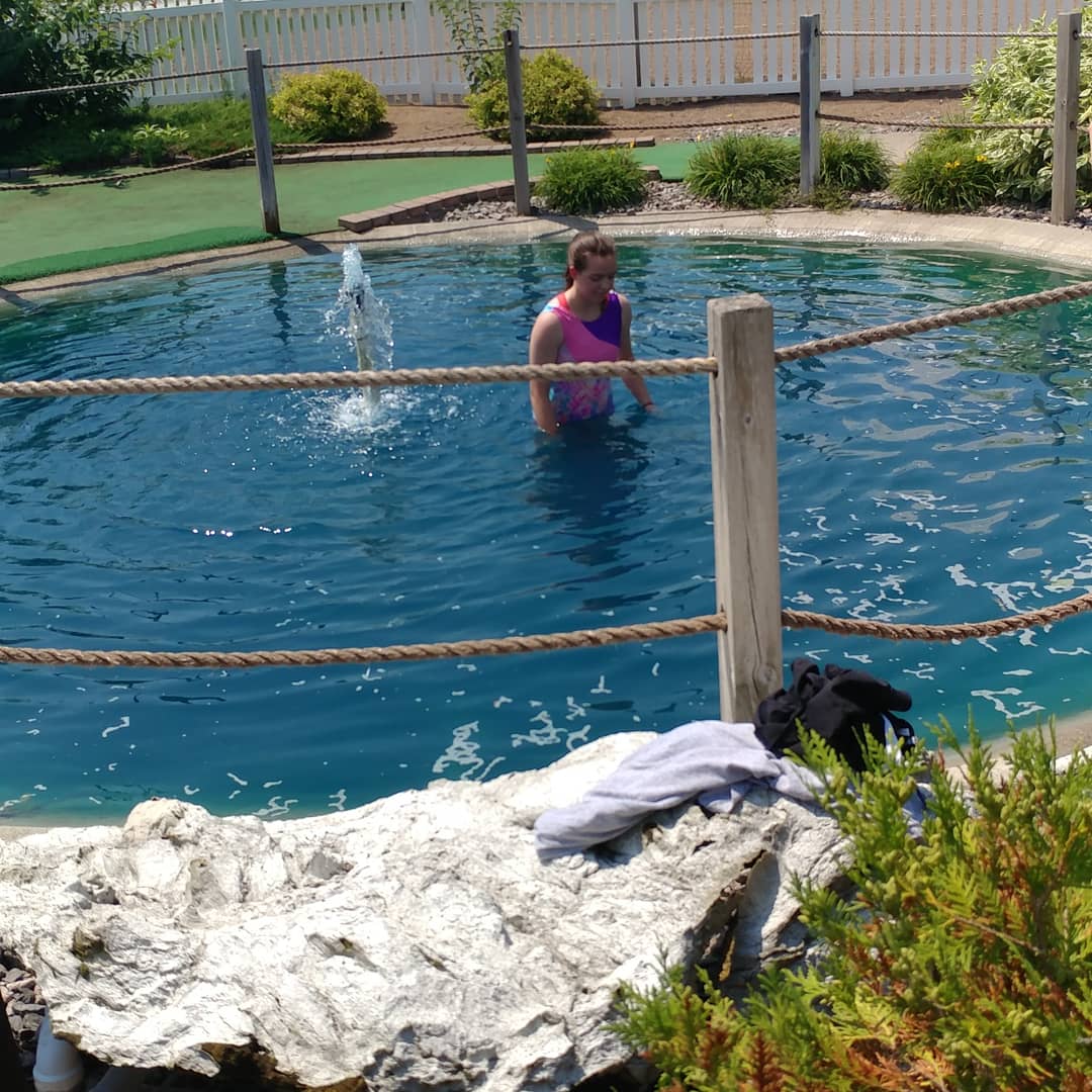 ERGT_Alumni's tweet image. Forgot a week #3 photo but I will share this gem. Team bonding through mini golf! #LostSoldiers #Twophones #Perscriptionglasses #2ndPhonethisWeek #Memories