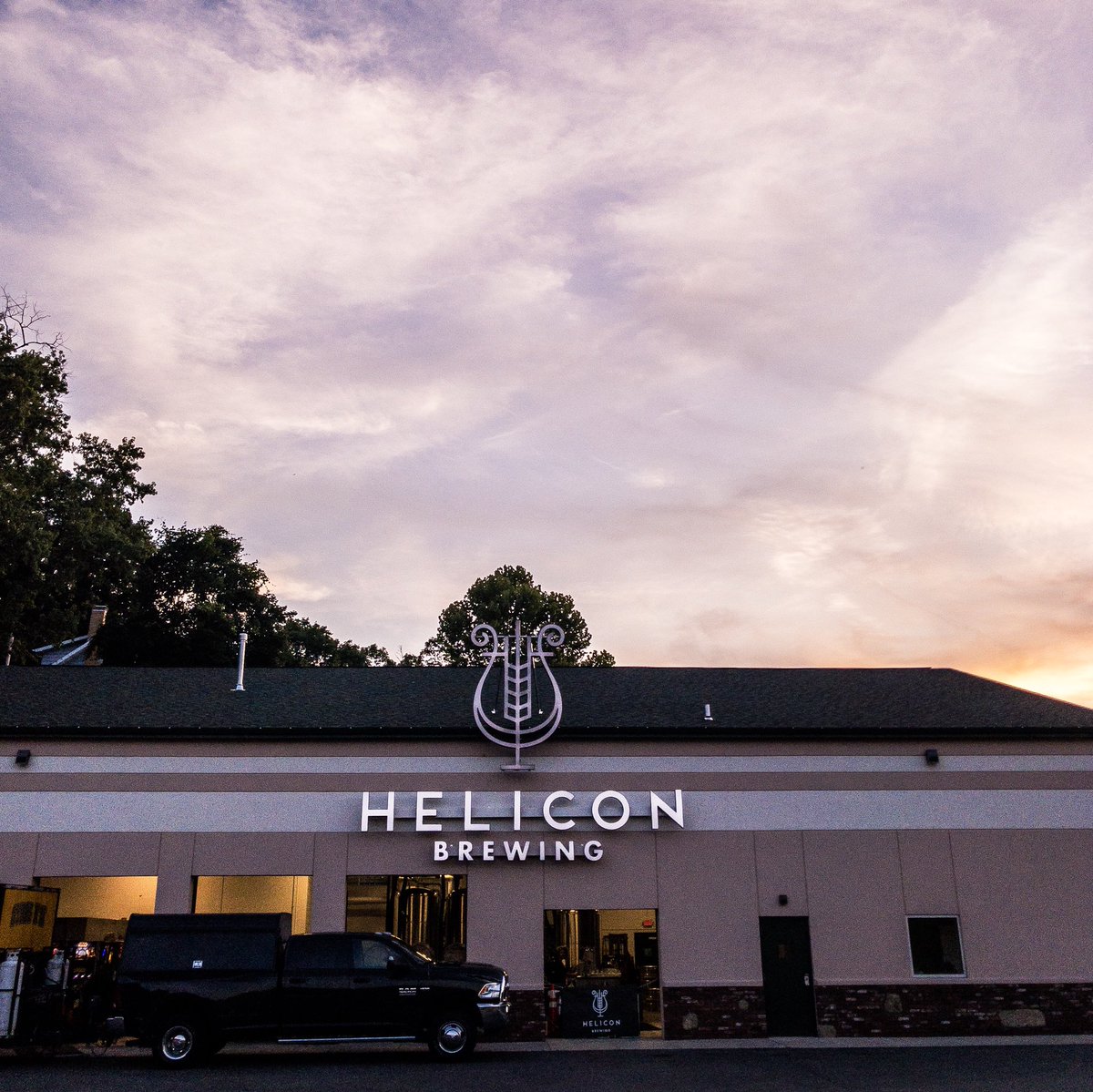 <a href="/heliconbrewing/">heliconbrewing</a> has a new sign and the new issue. You should check them both out. 🍻👍🏻