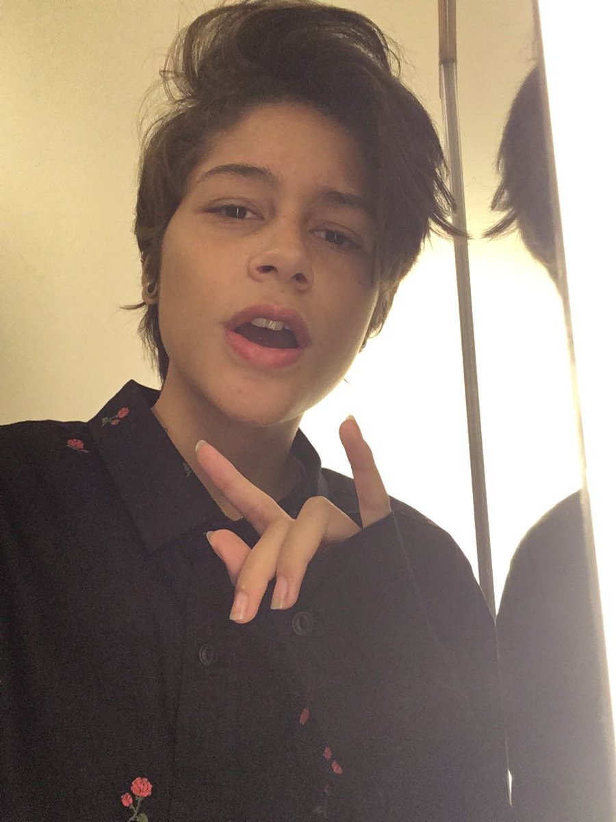 britexnicole's tweet photo. oi gente vamo webnamora #asksapatao https://t.co/KskT9Vhcf6