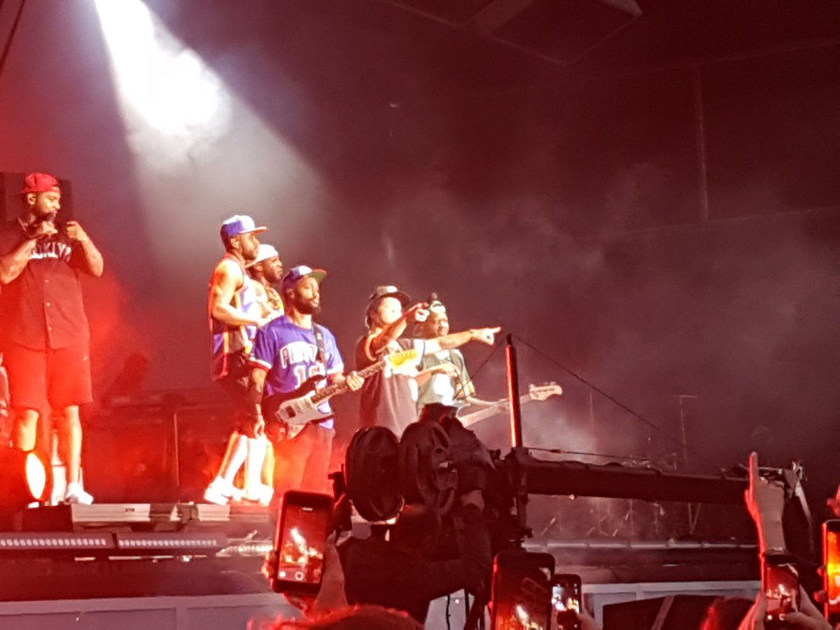stephendukelow's tweet image. Bruno Mars put on quite a show! He was amazing.