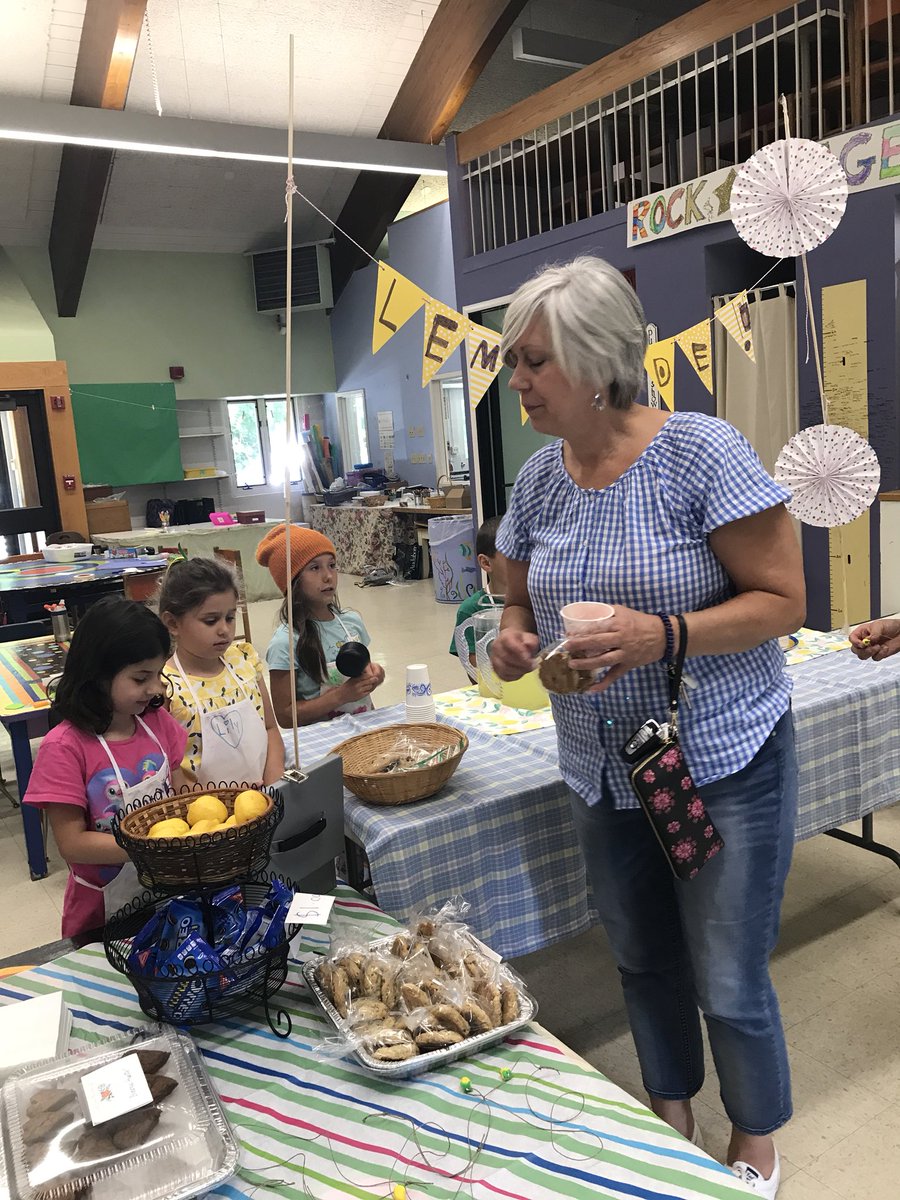 Anniesk's tweet photo. @ACSRochester #ACSummerCamp #MoneyCamp Lemonade stand was a huge success today! Way to go, kids! Thank you AC community! https://t.co/rmukddE3Jd